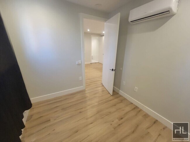 Building Photo - VERMONT STREET