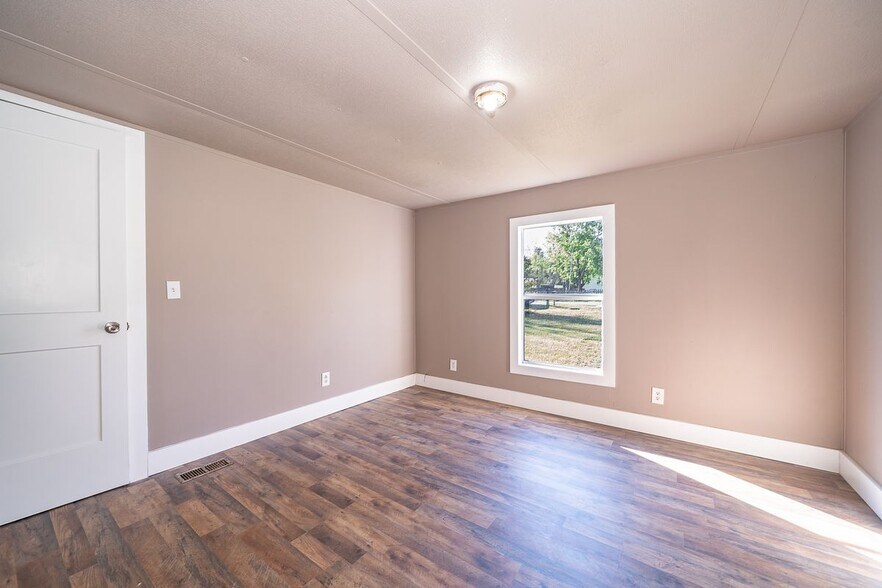 Building Photo - 101 Caroline Ave