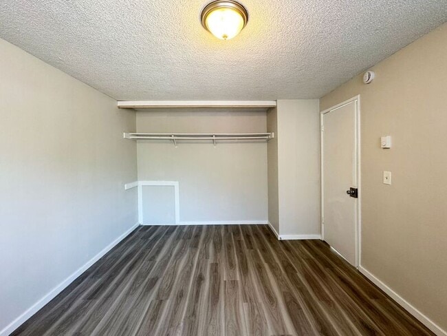 Building Photo - 1115 W 6th Ave