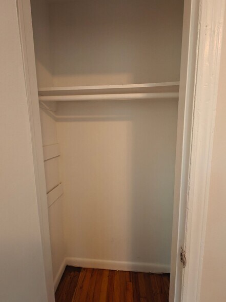 Building Photo - 2217 Custer St