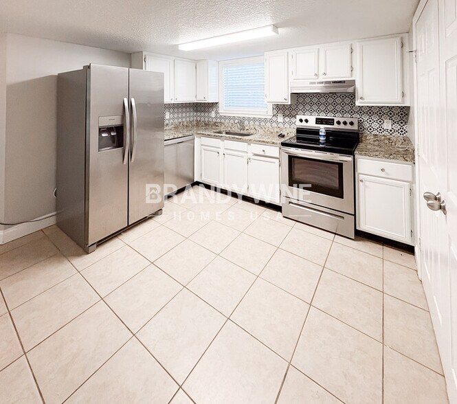 Building Photo - 12744 Serenade Cir S