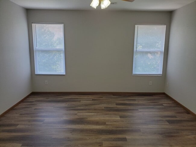 Building Photo - Beautiful 3BR, 3.5BTH home near Lake Sherwood. Washburn Rural Schools.