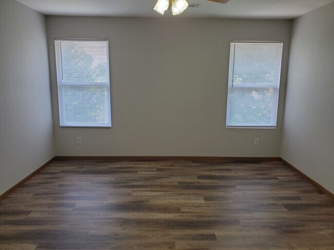 Building Photo - Beautiful home near Lake Sherwood. Washbur...
