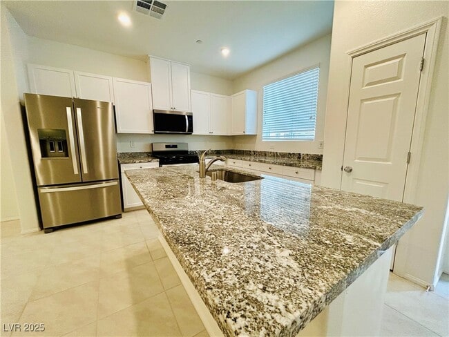 Building Photo - 1163 Heliodor Ave