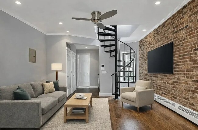 Building Photo - 227 E 82nd St
