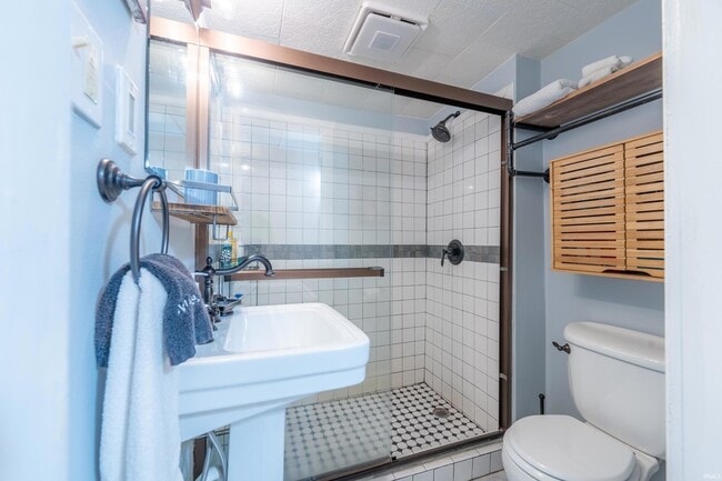 Building Photo - 1101 S Rogers St