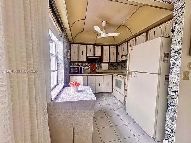 Building Photo - 612 Normandy Ln