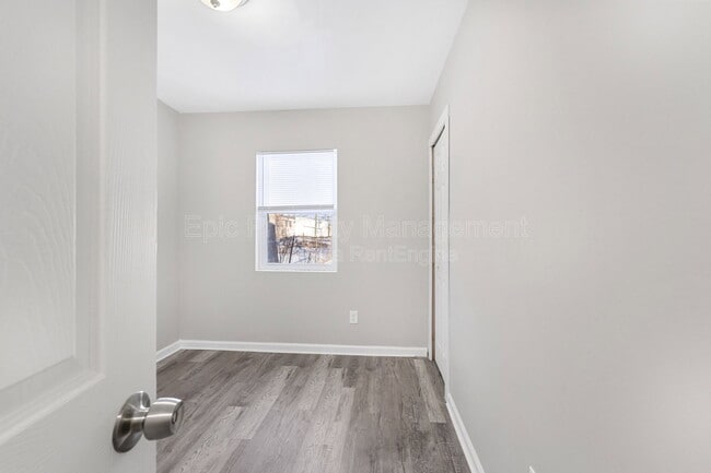 Building Photo - 6803 Ford Ave