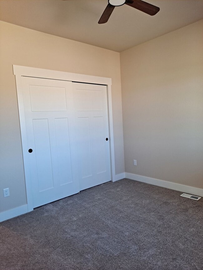 Building Photo - 697 Cabaret Dr