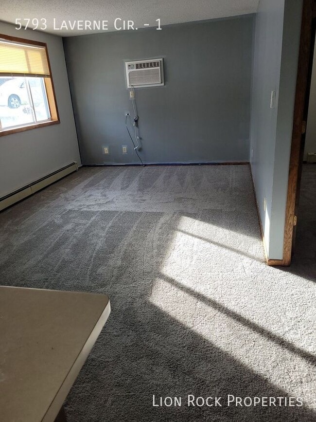 Building Photo - 5793 Laverne Cir N