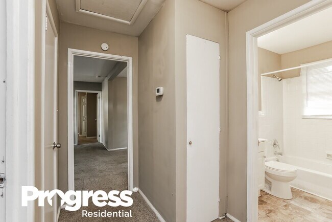 Building Photo - 3128 Latona Dr SW