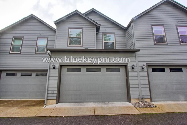 Building Photo - 3 Bed,2.5 Bath Townhome at the Landing At ...