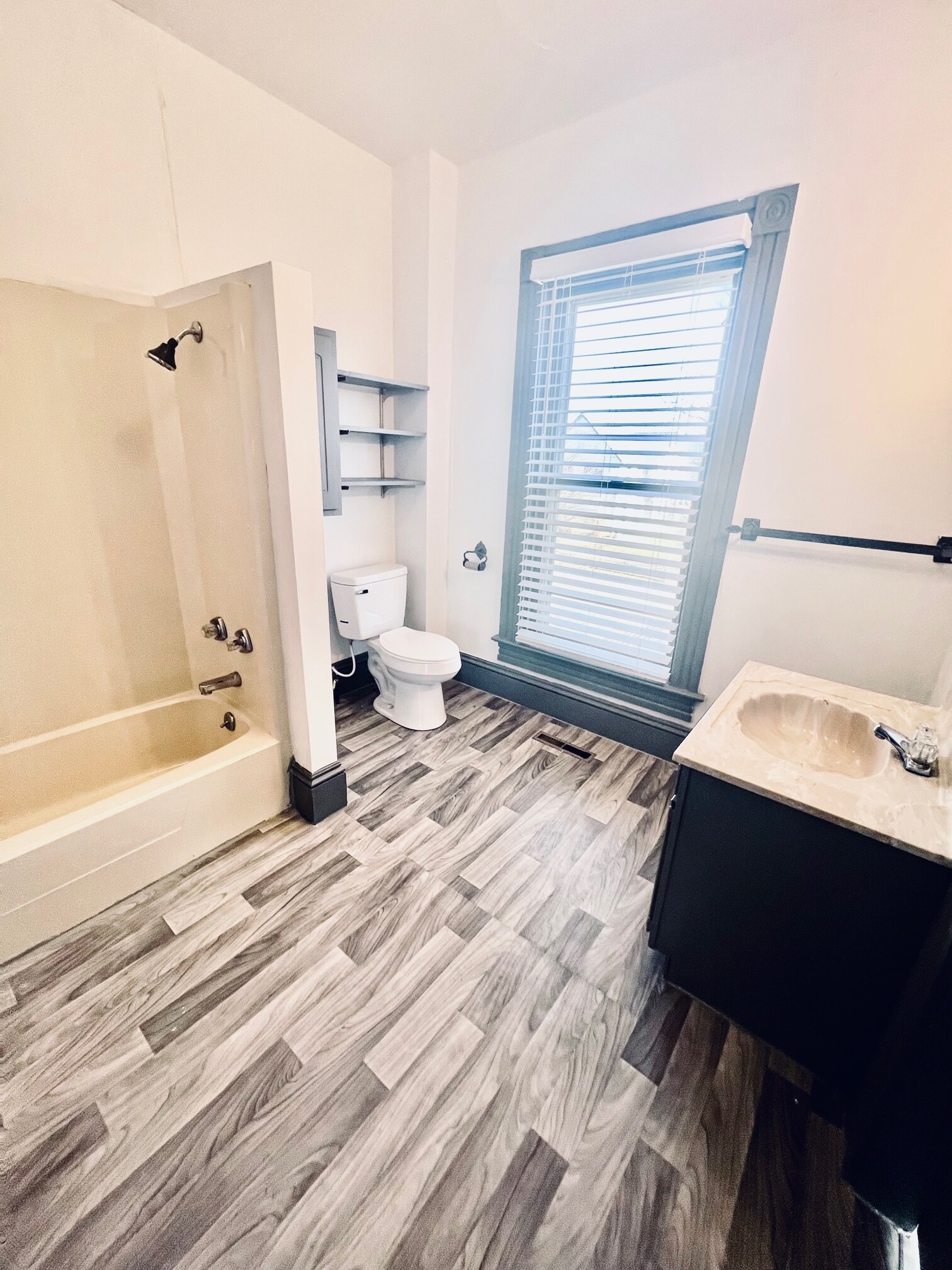 Building Photo - 1009 S Central Ave