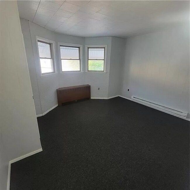 Building Photo - 3 bed 1 bath