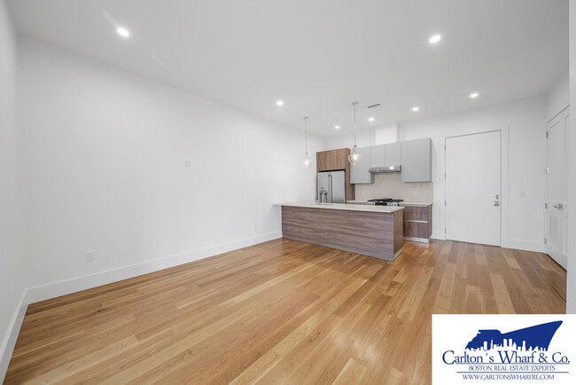 Building Photo - 218 Old Colony Ave