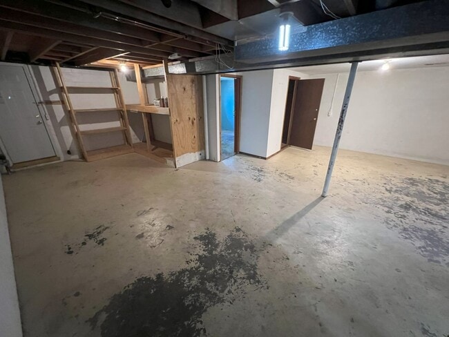 Building Photo - Bright & Spacious 3-Bedroom Duplex Unit on Large Corner Lot with Wood Floors & Garage!