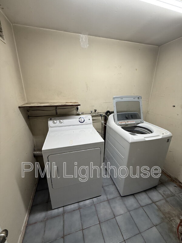 Building Photo - 2077 Feuereisen Ave