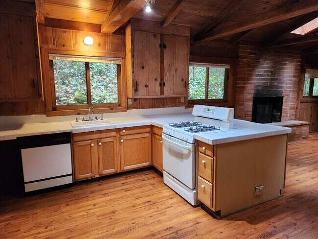 Building Photo - 11075 Dell Ave