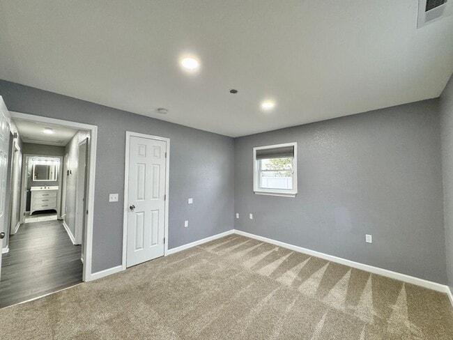 Building Photo - Fully-Updated 1st-Time Rental! Ready NOW! Pet Friendly w/Large, Detached Garage Workshop!