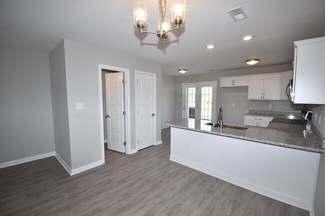 Building Photo - The Stowe Court Dog Friendly Condo for rent!