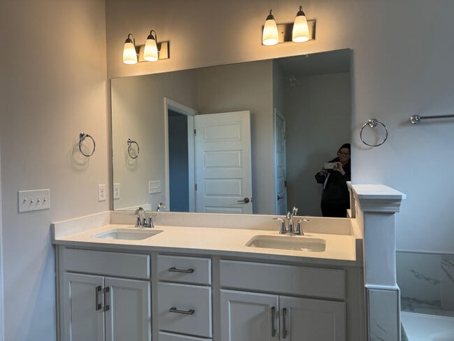 Building Photo - 12660 Whitcomb Cir