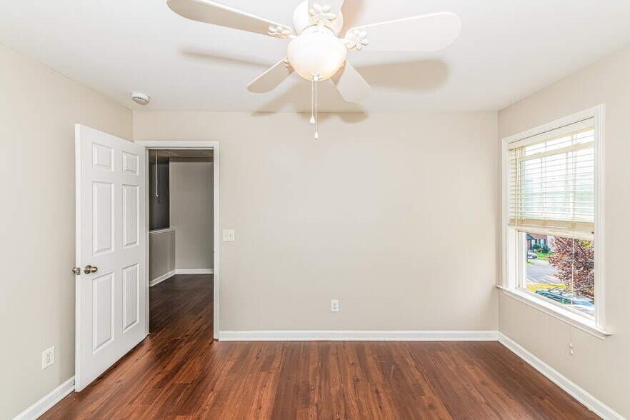 Building Photo - 6412 Willowlawn Dr