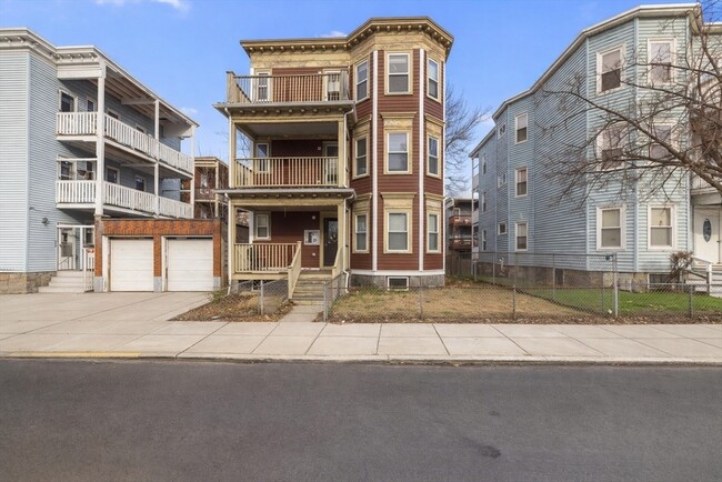 Building Photo - 25 Howes St