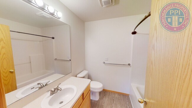 Building Photo - Beautiful Village Townhome!! Double Garage- Great Sunnyside Location!! Pet Friendly Princeton Vil...