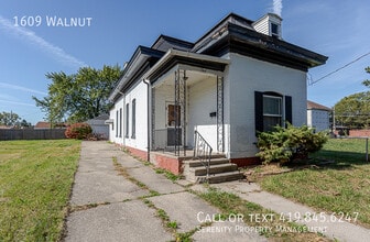 Building Photo - 1609 Walnut-