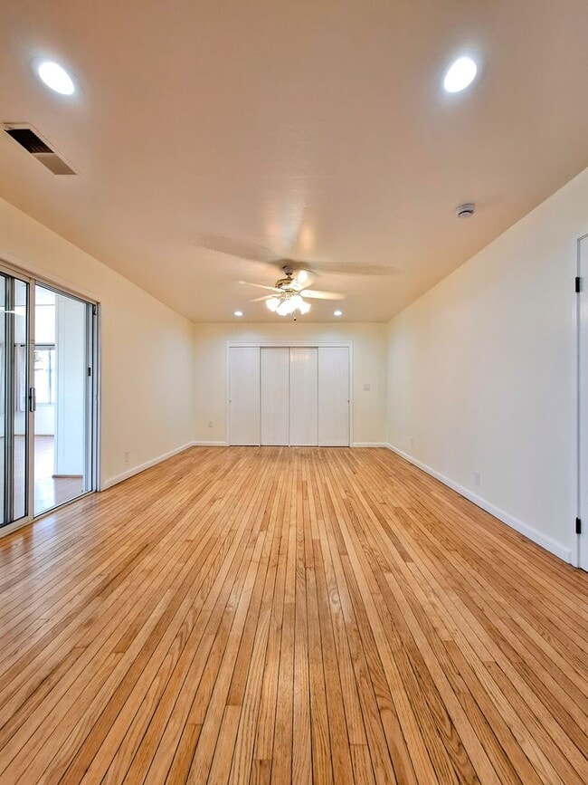Building Photo - Beautifully Remodeled 3bd Single Story House With Bonus Room & Storage Space!