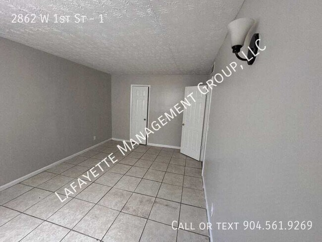 Building Photo - 2862 W 1st St