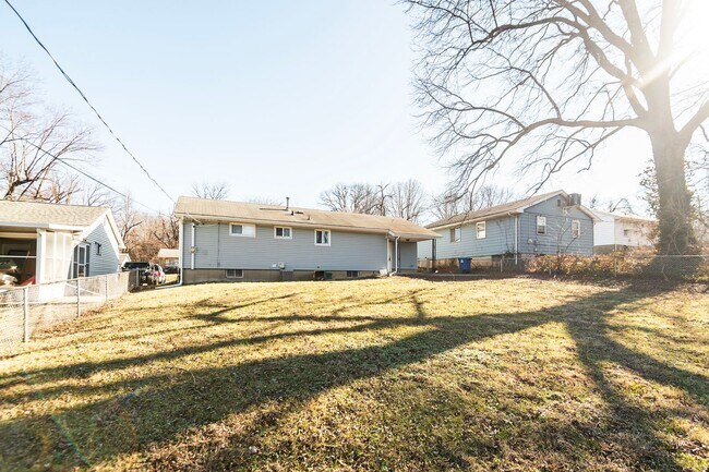 Building Photo - Freshly Updated 3-bedroom, 1-bathroom