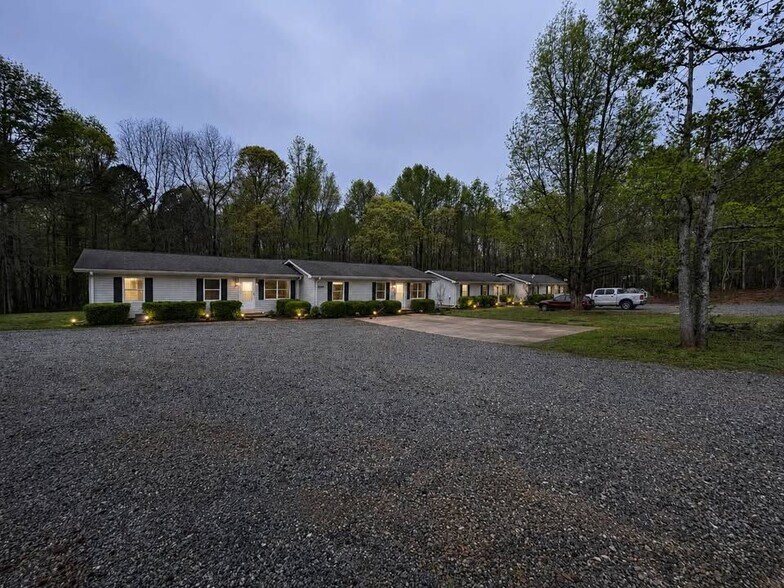 Building Photo - 4698 Giddon Martin Rd