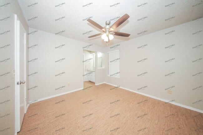 Building Photo - 2133 Lonnie Ln