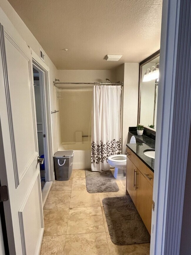 Building Photo - Meridian Luxury 1 Bed | 1 Bath Condo