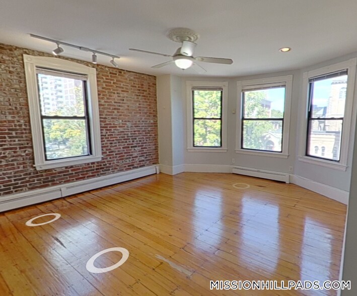 Building Photo - 1540 Tremont St