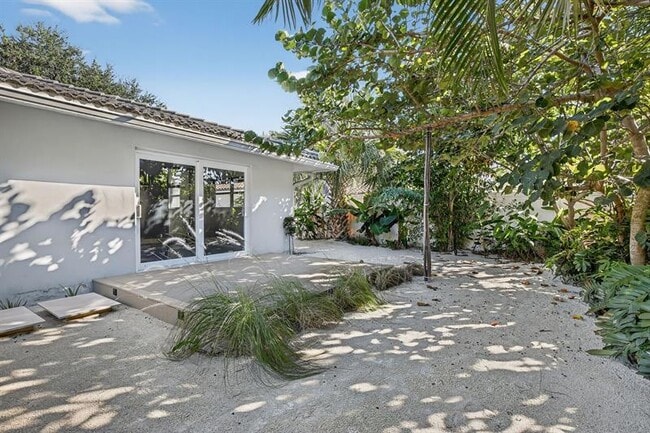 Building Photo - 2740 NE 34th St