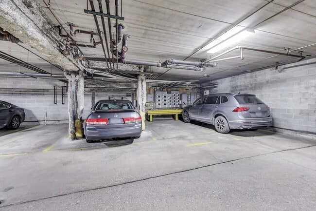 Building Photo - 816 W Hubbard St