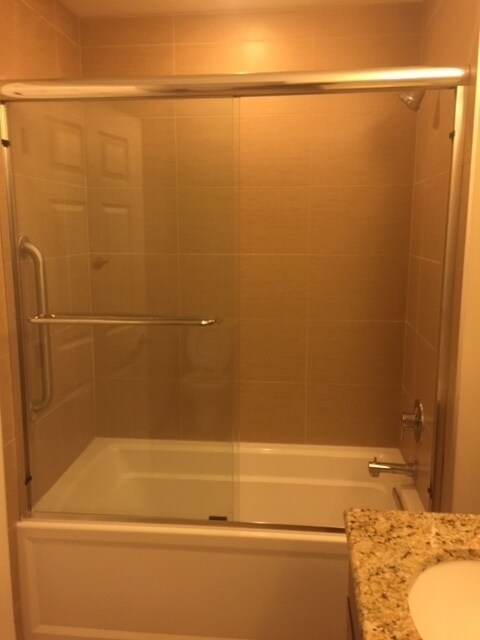 Building Photo - 728 N Diamond Lake Rd