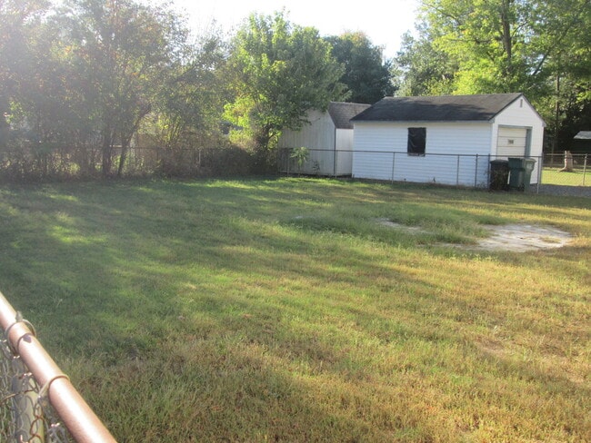 Building Photo - Three Bedroom Highland Springs Home. Large...