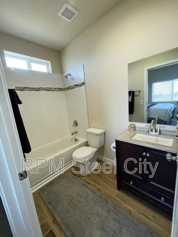 Building Photo - 751 E Laporte Dr