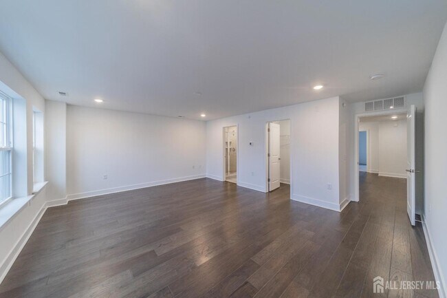 Building Photo - 135 Stoutsburg Blvd