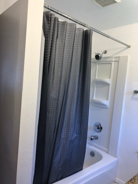 upper level guest bed full bath - 917 146th Ave SE