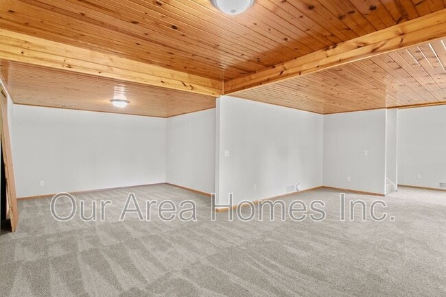 Building Photo - 16037 Oneida St NW