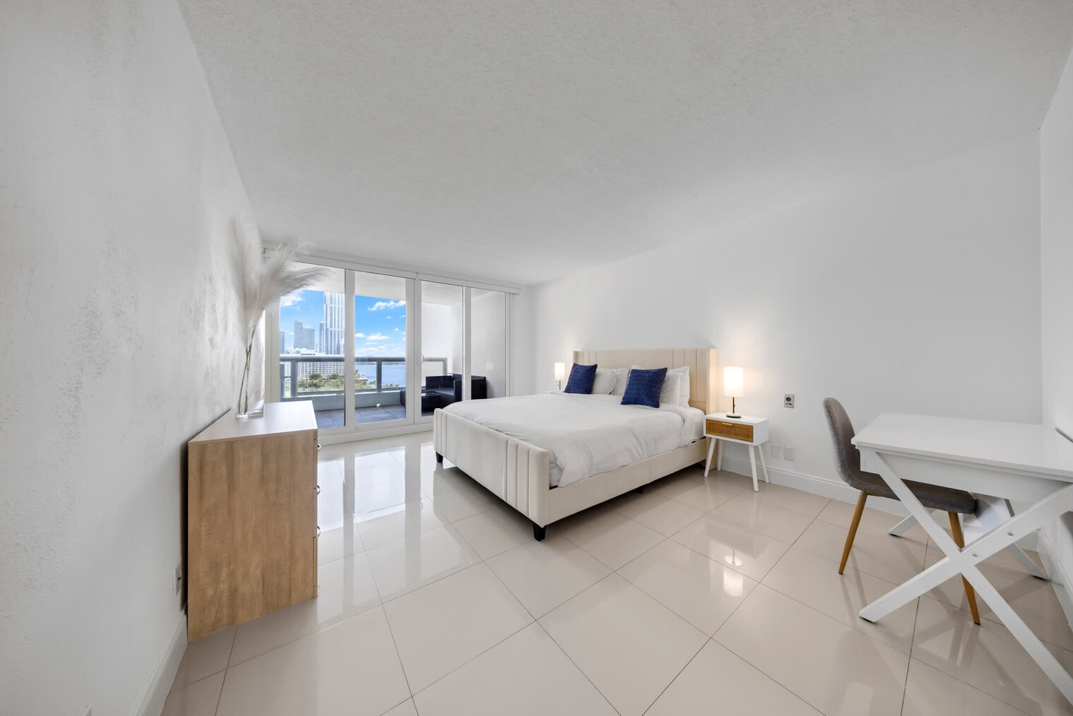 Building Photo - 1717 N Bayshore Dr