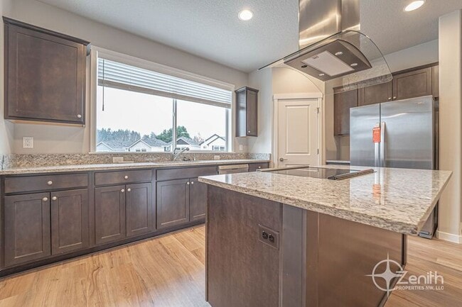 Building Photo - 4908 NE 2nd Ct