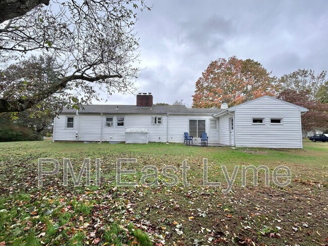 Building Photo - 22 Whitewood St