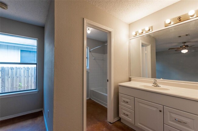 Building Photo - 12909 Campos Dr