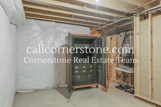 Building Photo - 5535 Jarman St