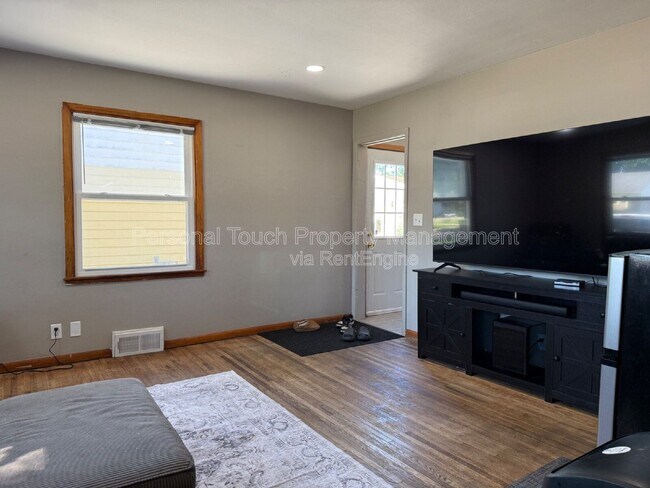 Building Photo - 413 22nd St S